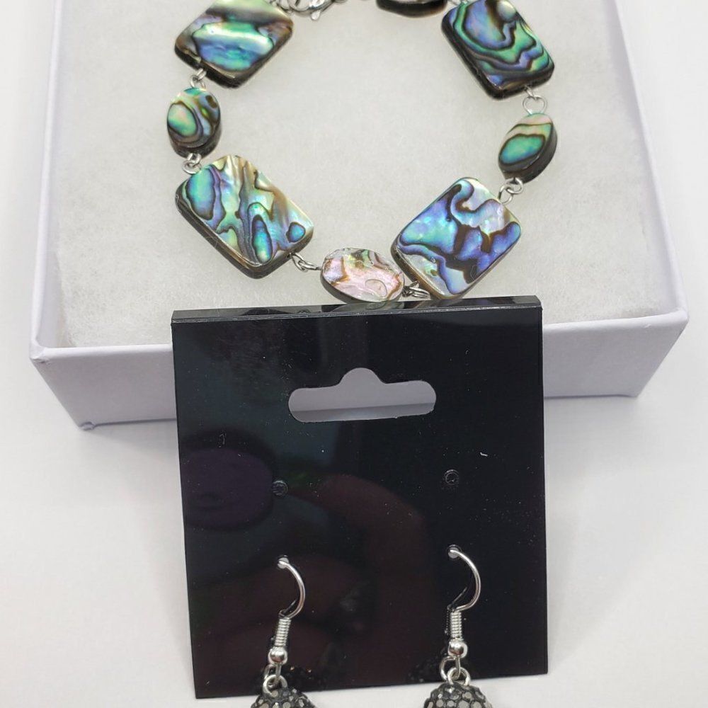 Hand Crafted Natural Shell Jewelry Set - Picture 4 of 15